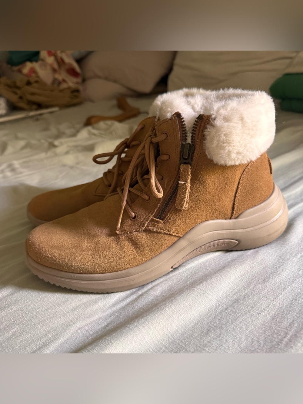 Skechers brown and white shearling lined zip up fall winter boots size 8